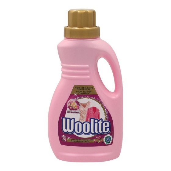 Détergent liquide Woolite...